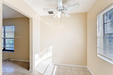 Appartement à louer à North Miami Beach, Floride: 2 chambres, 111.48 m2 № 2030432 - photo 5