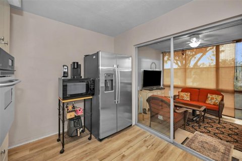 Купить кондоминиум в Кеннет-Сити, Флорида 6 комнат, 81.29м2, № 1509589 - фото 16
