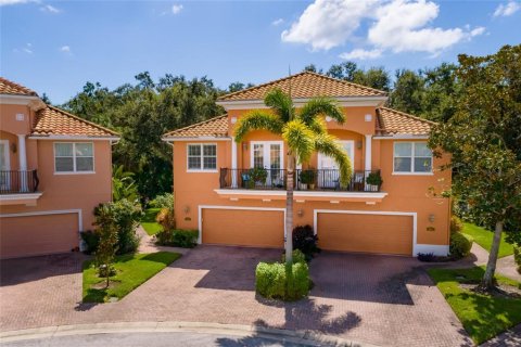 Adosado en venta en Saint Petersburg, Florida, 3 dormitorios, 203.83 m2 № 1903149 - foto 1