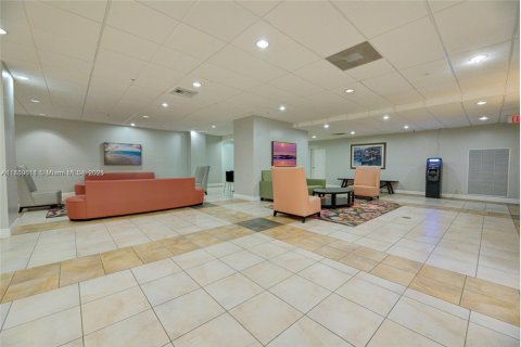 Condo in Hollywood, Florida  № 2060206 - photo 7