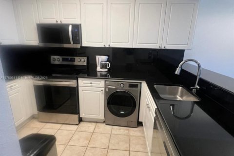 Condo in Hollywood, Florida  № 2060206 - photo 28