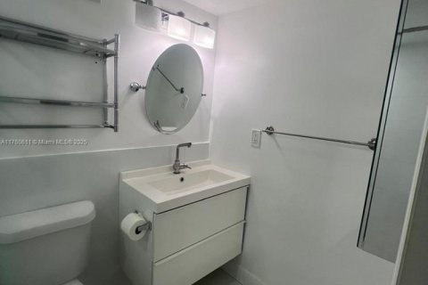 Condo in Hollywood, Florida  № 2060206 - photo 29