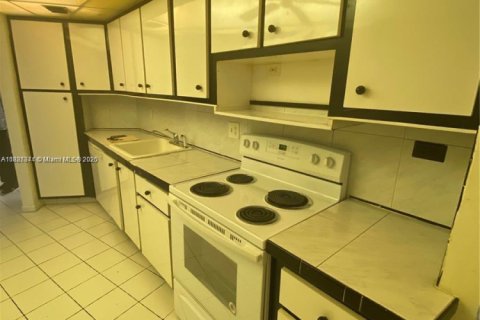 Copropriété à vendre à Lauderhill, Floride: 2 chambres, 107.77 m2 № 1981776 - photo 2