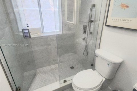 House in Miami, Florida 3 bedrooms, 108.79 sq.m. № 2082660 - photo 15