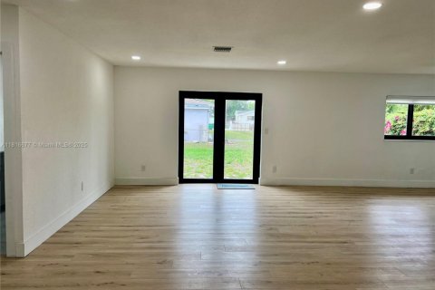 Villa ou maison à vendre à Miami Gardens, Floride: 3 chambres, 129.23 m2 № 1770551 - photo 15