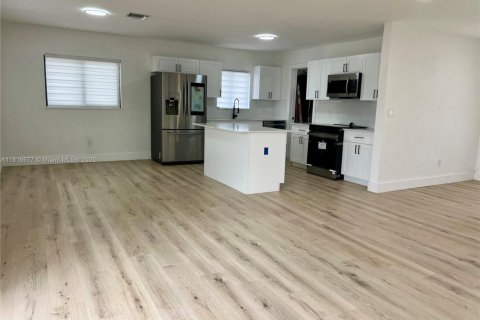 Villa ou maison à vendre à Miami Gardens, Floride: 3 chambres, 129.23 m2 № 1770551 - photo 6