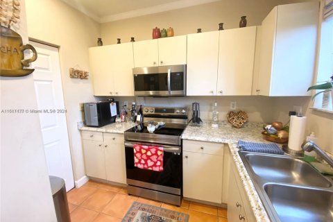Casa en venta en Homestead, Florida, 3 dormitorios, 150.87 m2 № 1764745 - foto 10
