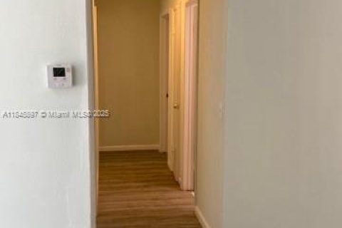 Casa en venta en Miami Gardens, Florida, 3 dormitorios, 92.81 m2 № 1842800 - foto 10