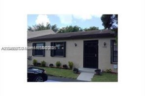 House in Miami Gardens, Florida 3 bedrooms, 92.81 sq.m. № 1842800 - photo 5