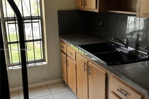 House in Miami Gardens, Florida 3 bedrooms, 92.81 sq.m. № 1842800 - photo 8