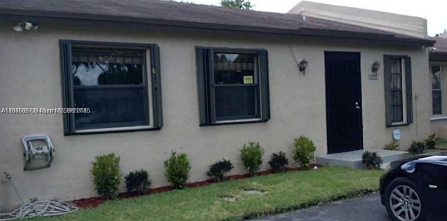 House in Miami Gardens, Florida 3 bedrooms, 92.81 sq.m. № 1842800