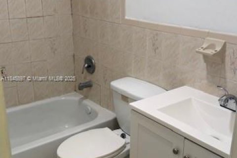 Casa en venta en Miami Gardens, Florida, 3 dormitorios, 92.81 m2 № 1842800 - foto 12