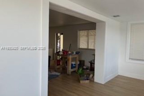 Villa ou maison à vendre à Hialeah, Floride: 4 chambres, 186.83 m2 № 1990439 - photo 5