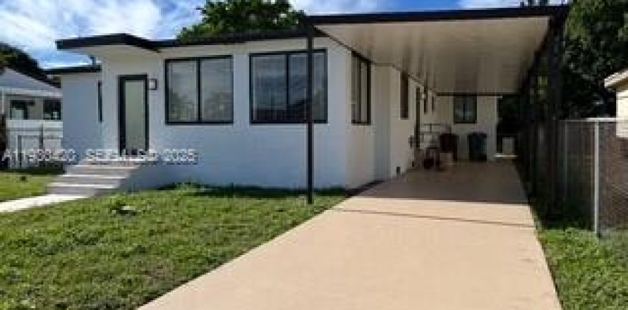 Villa ou maison à Hialeah, Floride 4 chambres, 186.83 m2 № 1990439