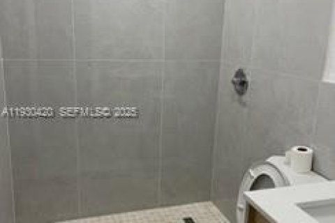 Villa ou maison à vendre à Hialeah, Floride: 4 chambres, 186.83 m2 № 1990439 - photo 4
