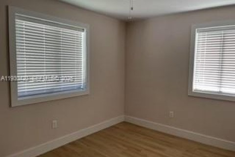 Villa ou maison à vendre à Hialeah, Floride: 4 chambres, 186.83 m2 № 1990439 - photo 6