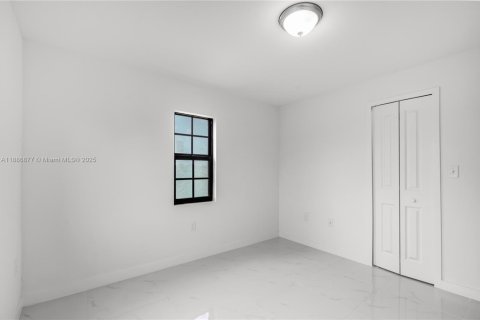 Propiedad comercial en venta en Florida City, Florida, 222.97 m2 № 2029836 - foto 5