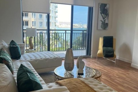 Condo in Miami, Florida, 1 bedroom  № 1859413 - photo 21