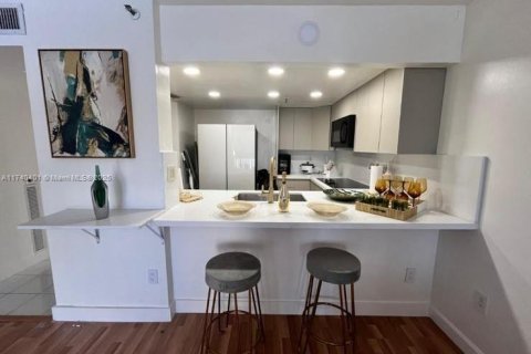 Condo in Miami, Florida, 1 bedroom  № 1859413 - photo 1