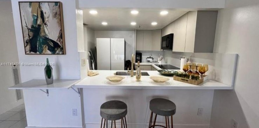 Condo in Miami, Florida, 1 bedroom № 1859413