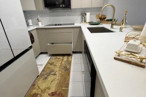 Condo in Miami, Florida, 1 bedroom  № 1859413 - photo 13