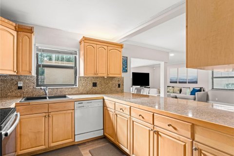 Touwnhouse à vendre à Cooper City, Floride: 3 chambres, 126.53 m2 № 2392691 - photo 7