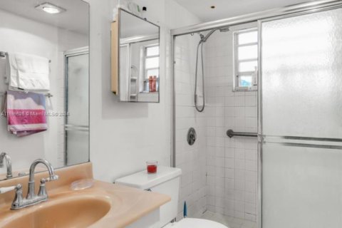 Купить кондоминиум в Пемброк-Пайнс, Флорида 2 спальни, 88.63м2, № 1453044 - фото 17