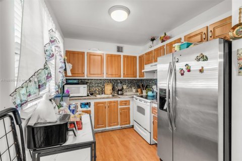Купить кондоминиум в Пемброк-Пайнс, Флорида 2 спальни, 88.63м2, № 1453044 - фото 9