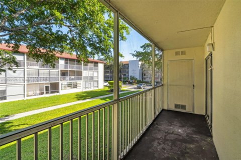 Купить кондоминиум в Пемброк-Пайнс, Флорида 2 спальни, 88.63м2, № 1453044 - фото 20