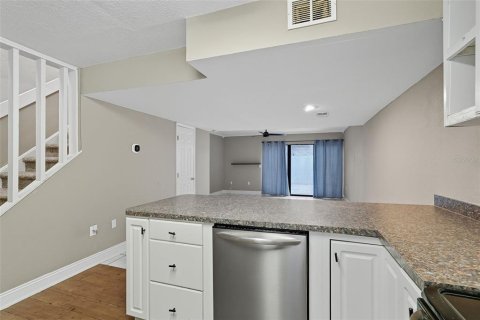 Townhouse in Lakeland, Florida 2 bedrooms, 107.58 sq.m. № 1900040 - photo 11
