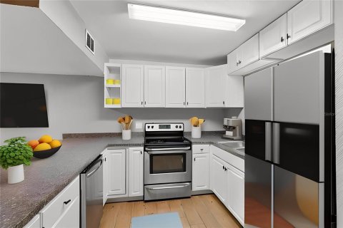 Townhouse in Lakeland, Florida 2 bedrooms, 107.58 sq.m. № 1900040 - photo 4