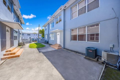 Commercial property in Miami, Florida № 2066169 - photo 6