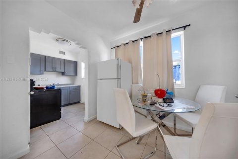 Commercial property in Miami, Florida № 2066169 - photo 9