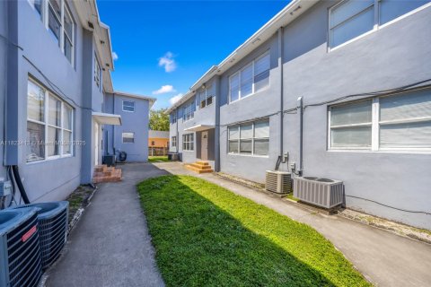 Commercial property in Miami, Florida № 2066169 - photo 5