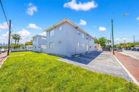 Commercial property in Miami, Florida № 2066169 - photo 2