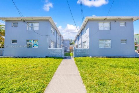 Commercial property in Miami, Florida № 2066169 - photo 1