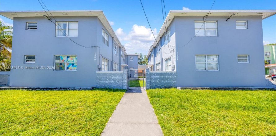 Commercial property in Miami, Florida № 2066169