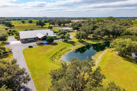 Villa ou maison à LaBelle, Floride 3 chambres, 383.04 m2 № 2082358