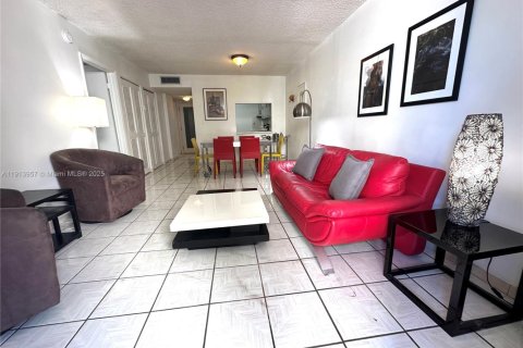 Снять в аренду кондоминиум в Майами-Бич, Флорида 1 спальня, 69.86м2, № 1969019 - фото 3