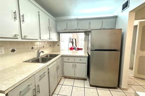 Снять в аренду кондоминиум в Майами-Бич, Флорида 1 спальня, 69.86м2, № 1969019 - фото 4