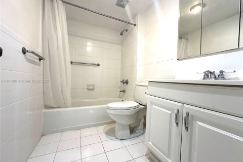 Снять в аренду кондоминиум в Майами-Бич, Флорида 1 спальня, 69.86м2, № 1969019 - фото 9