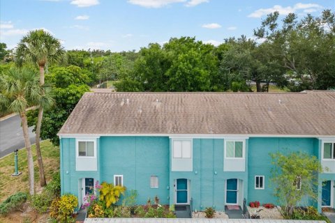 Condominio en Saint Petersburg, Florida, 2 dormitorios № 2147487