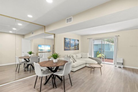 Condominio en venta en Saint Petersburg, Florida, 2 dormitorios, 92.25 m2 № 2147487 - foto 2