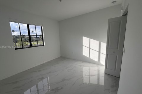 Снять в аренду квартиру в Хайалиа, Флорида 2 спальни, № 1992206 - фото 7