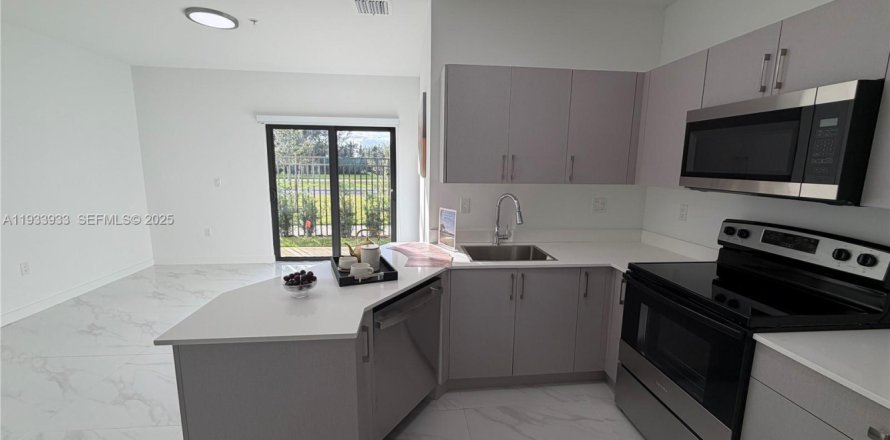 Квартира в Хайалиа, Флорида 2 спальни № 1992206