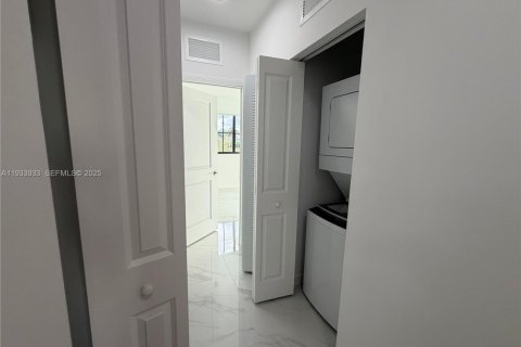 Снять в аренду квартиру в Хайалиа, Флорида 2 спальни, № 1992206 - фото 6