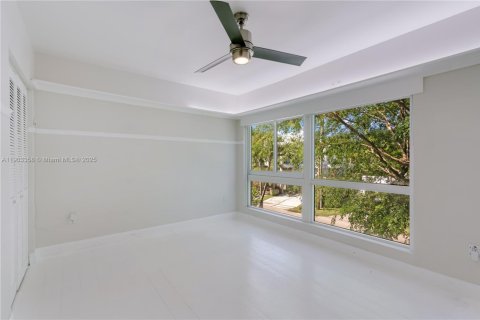 House in Key Biscayne, Florida 5 bedrooms, 366.59 sq.m. № 1954589 - photo 15