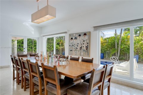 House in Key Biscayne, Florida 5 bedrooms, 366.59 sq.m. № 1954589 - photo 26