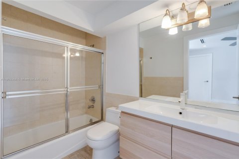 House in Key Biscayne, Florida 5 bedrooms, 366.59 sq.m. № 1954589 - photo 21