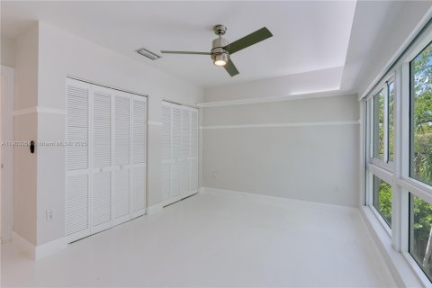 House in Key Biscayne, Florida 5 bedrooms, 366.59 sq.m. № 1954589 - photo 9